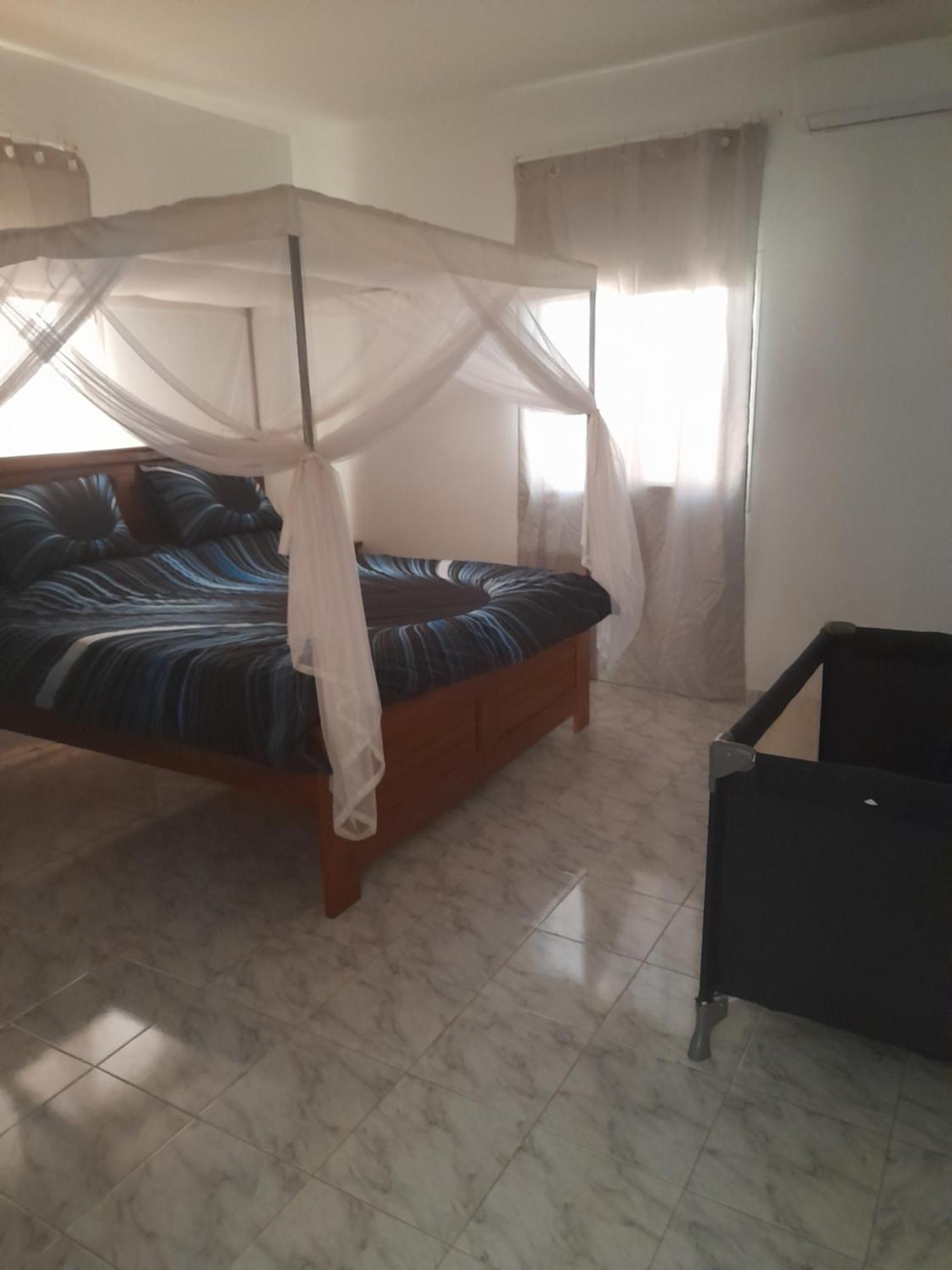 Maison D Hote La Dore Du Senegal Bas-De - Villa Сомоне Екстериор снимка